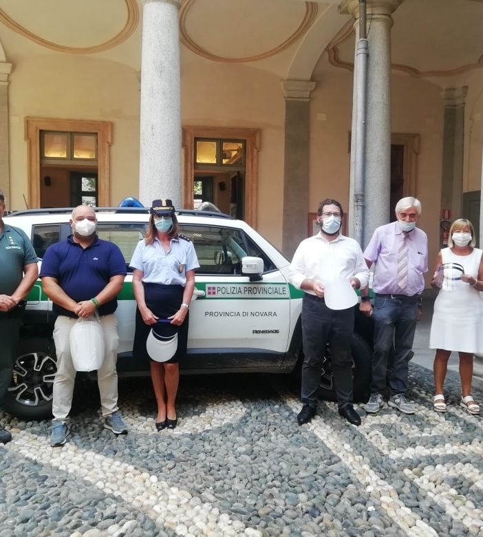 La Polizia Provinciale riceve le visiere protettive donate dall’Iti Omar
