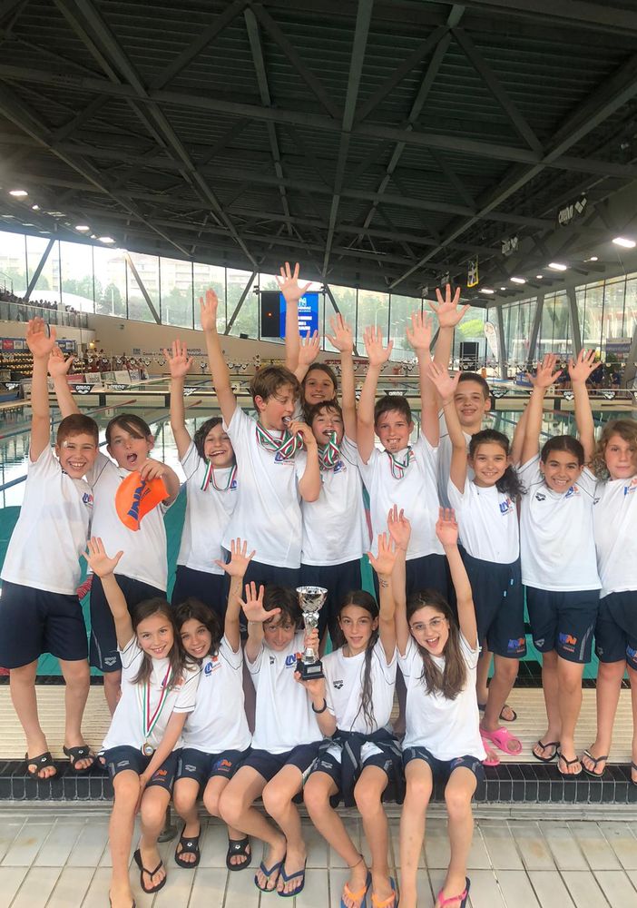 Tre vittorie, 11 podi e 5° posto a squadre ai regionali  per gli “esordienti b” della Libertas Nuoto Novara