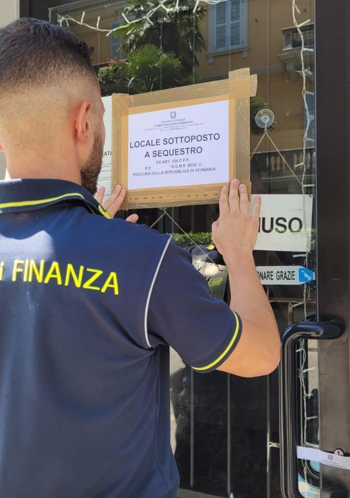 La Finanza sequestra un “compro oro” abusivo a Novara