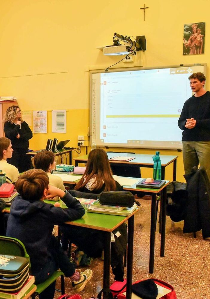 Calciatori azzurri a scuola per un incontro speciale con gli studenti dell’Immacolata
