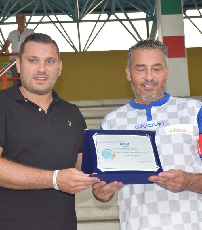 Si è svolta allo stadio di Borgomanero la partita di benificienza Amministratori - Hospitalboys