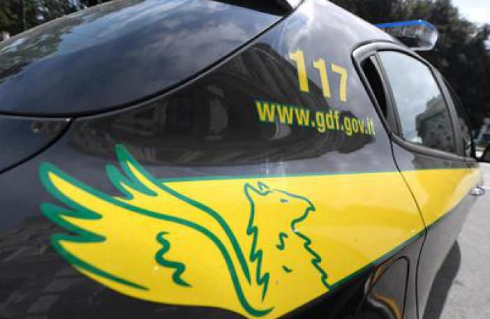 Prescriveva diete senza avere i titoli per farlo, scoperta dalla Guardia di Finanza