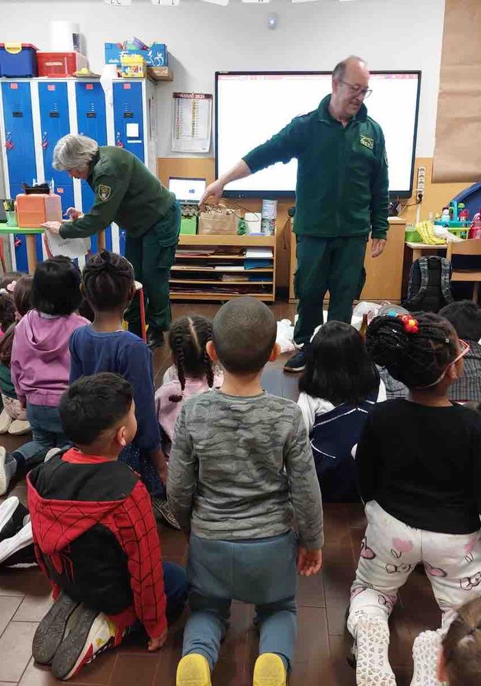 Le guardie ecologiche volontarie e i bambini della Scuola dell'Infanzia &quot;Sulas&quot;