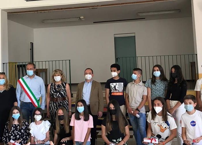 Consegnate le borse di studio della Sarpom agli studenti meritevoli del ‘Ramati’