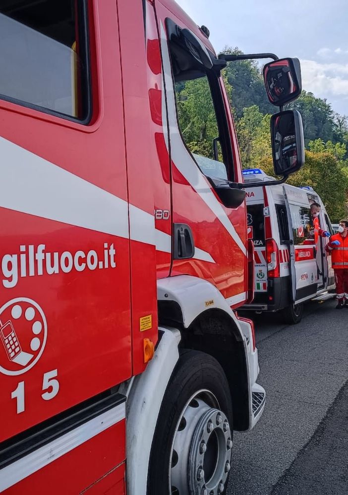 Incidente stradale ad Arona, scontro tra auto e moto