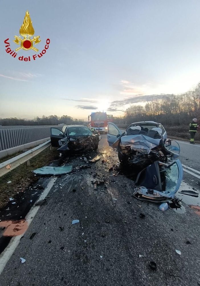 Incidente mortale sulla SS142: traffico bloccato in entrambe le direzioni a Romagnano Sesia