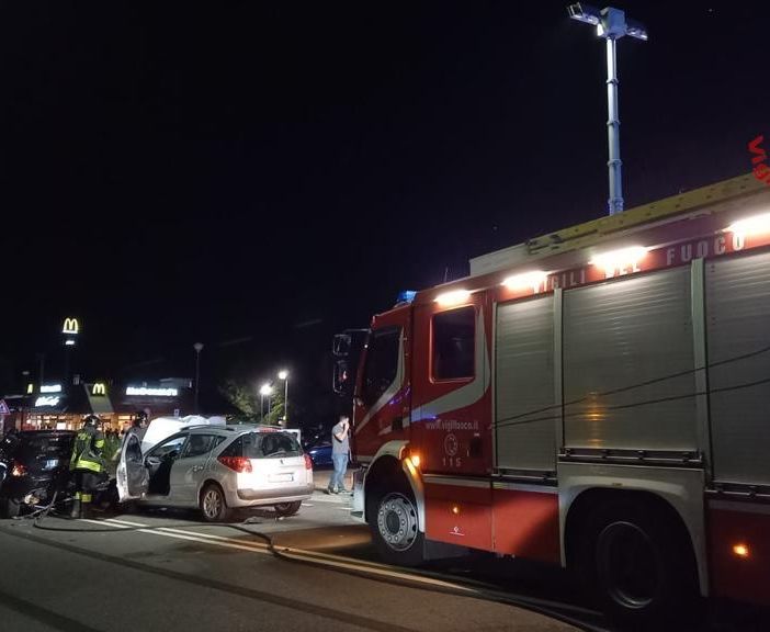Tamponamento tra 2 auto, coinvolte 6 persone trasportate all'ospedale con ferite lievi