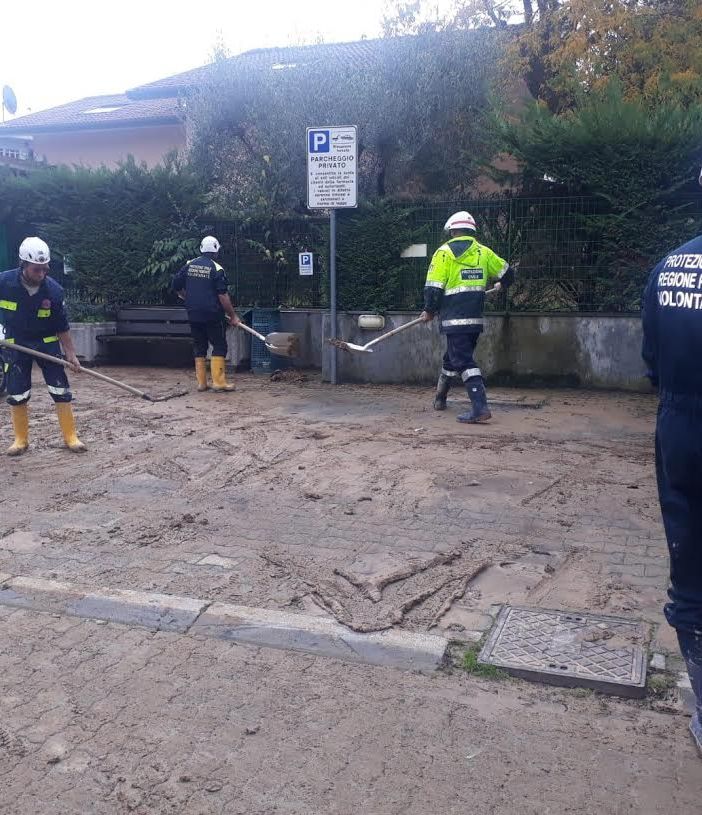 Volontari del Coordinamento provinciale della Protezione Novarese al lavoro nell'Alessandrino colpito dall'alluvione