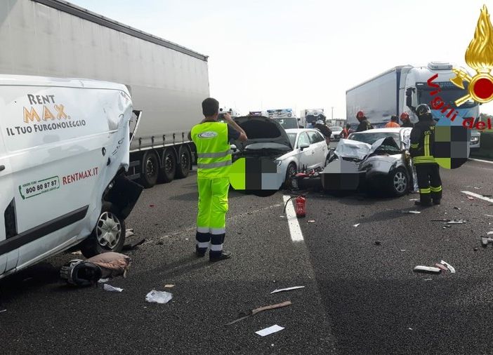 Notizie dal Piemonte. Mortale sulla A4, autostrada chiusa - FOTO
