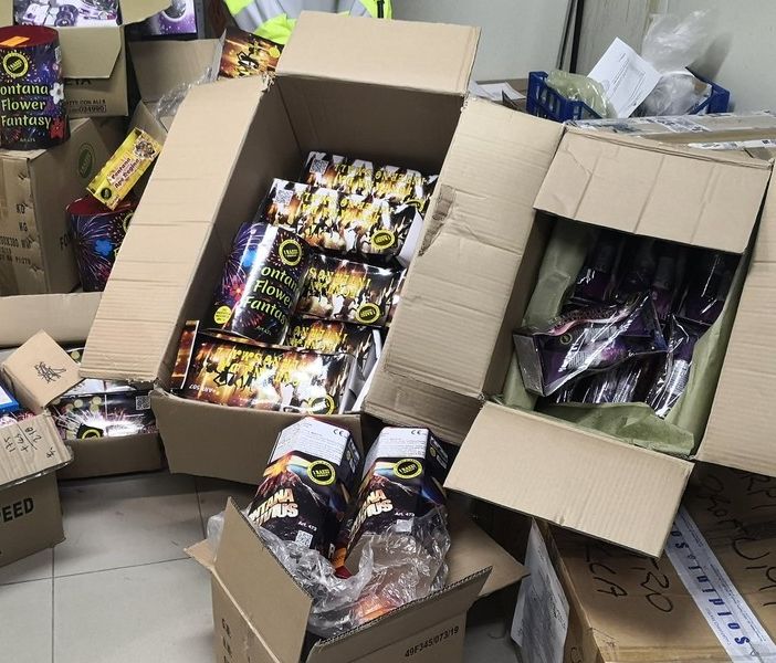 La Polizia Municipale sequestra ad un neìesercente cinese 3000 botti illegali