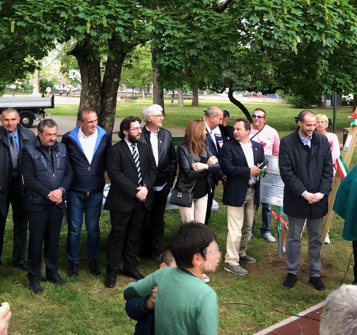 A Trecate inaugurata l’altalena del sorriso al Parco Cicogna