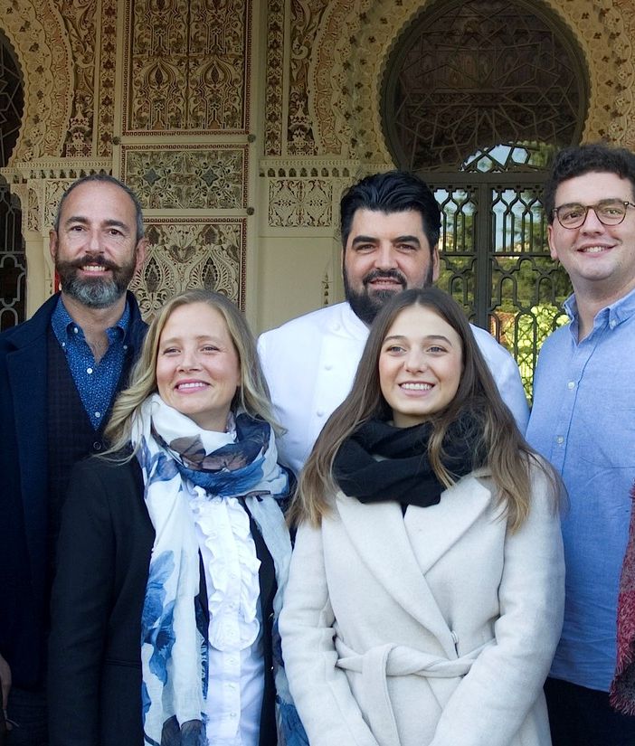 Nella foto il cast di “Mettici il cuore” con Cannavacciuolo e la direttrice del Coccia Corinne Baroni