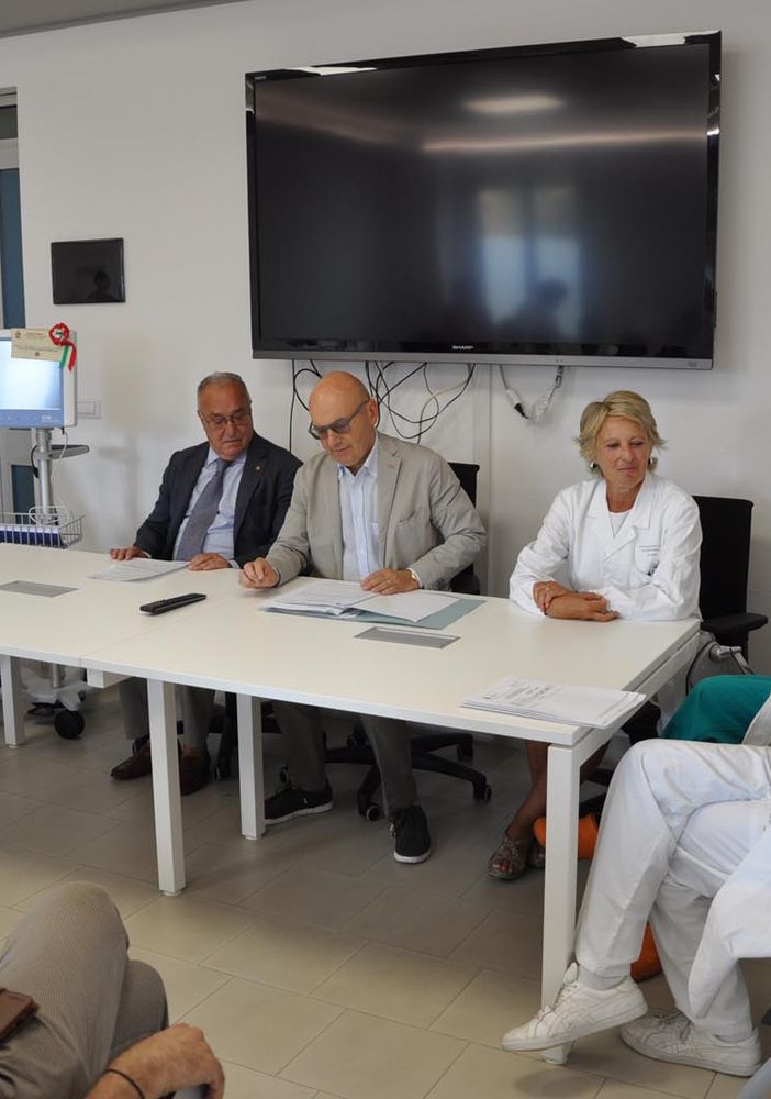 Donata apparecchiatura per il monitoraggio avanzato delle funzioni cerebrali al reparto di terapia intensiva neonatale