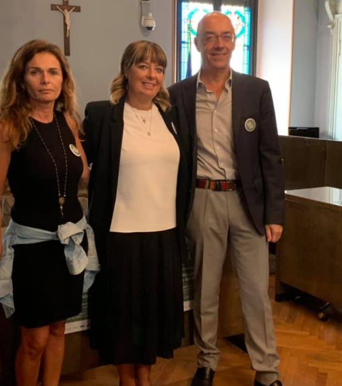 Da sinistra Marianna De Caro (organizzatrice), l'assessore al commercio Elisabetta Franzoni e Alessandro Scandella di Confartigianato Imprese
