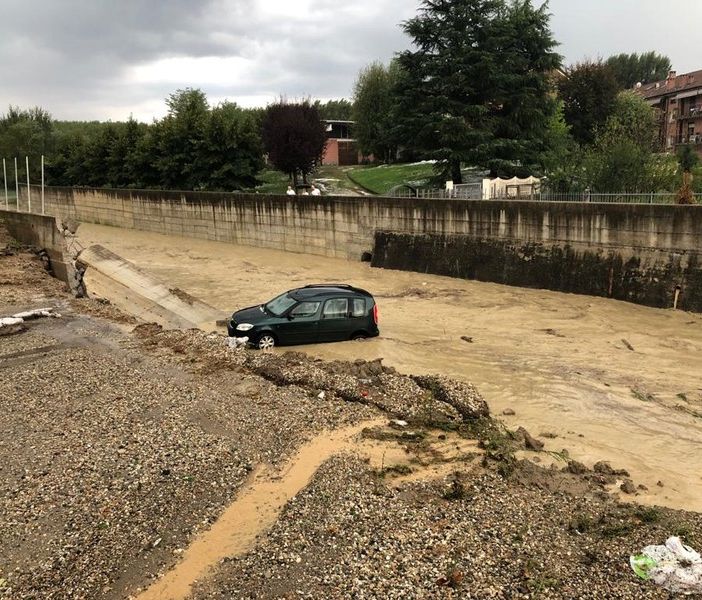 Bomba d'acqua e grandine a Gallo Grinzane: si fa la conta dei danni (FOTO E VIDEO)