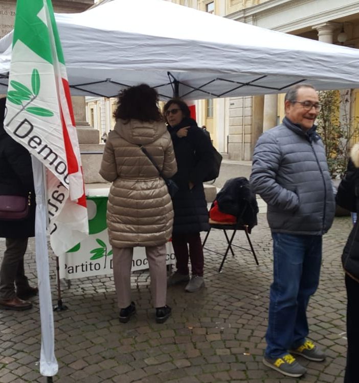 Partito Democratico in piazza nel pomeriggio di ieri con un gazebo in centro città