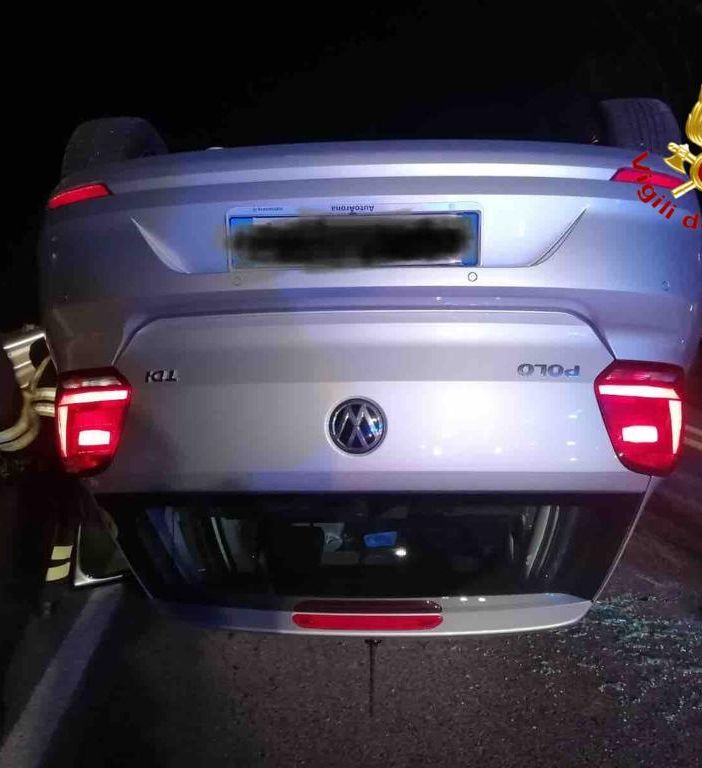 Incidente a Oleggio Castello, ragazza rimasta imprigionata all’interno dell’auto