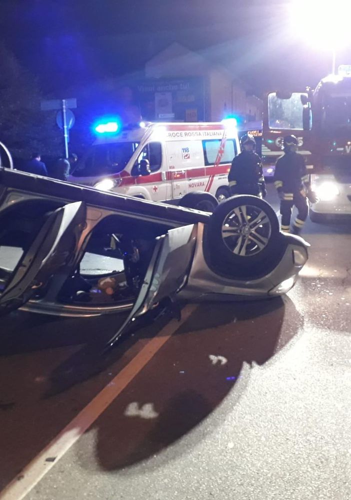 Novara: ambulanza si schianta contro un'auto