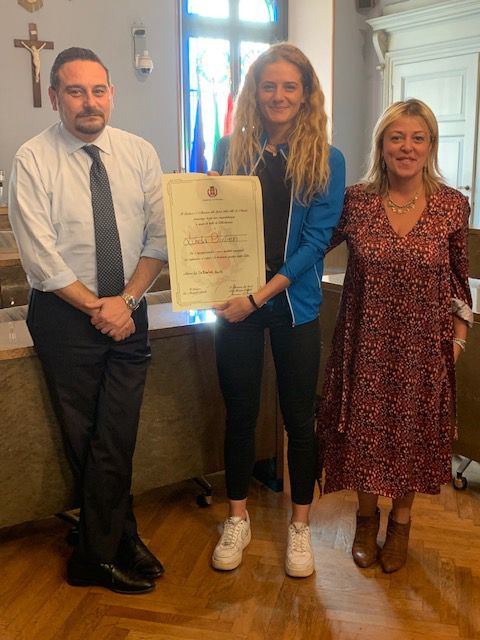 Linda Olivieri in partenza per i mondiai, ieri premiata in comune
