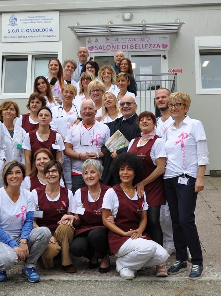 Acconciatori ed estetiste all’oncologia dell’Ospedale di Novara per l’ “Ottobre rosa” della Lilt