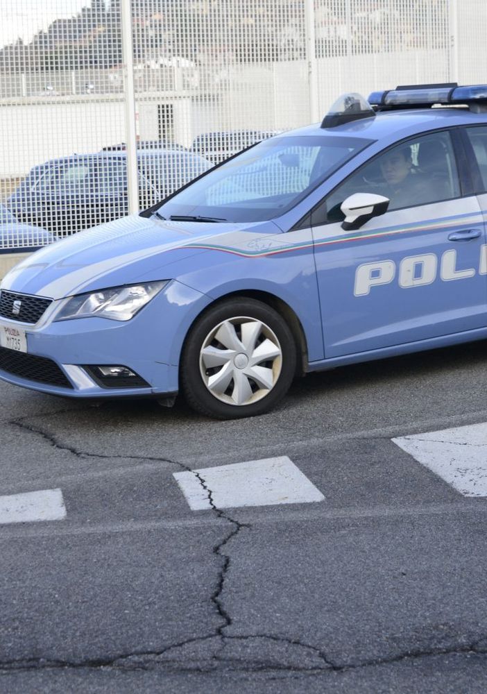 Ferito da una coltellata, indagini per chiarire le circostanze