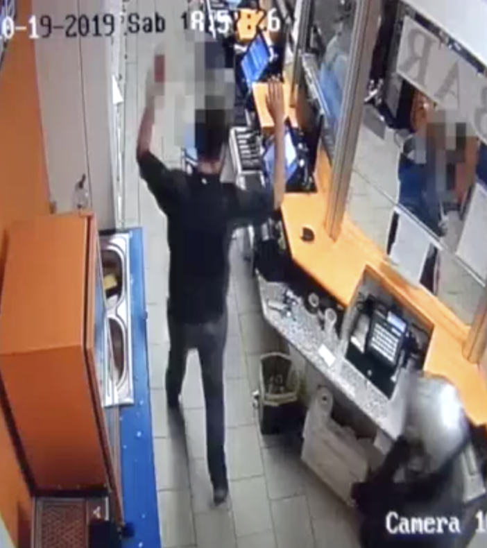 Presi a Milano i rapinatori della sala corse di Novara