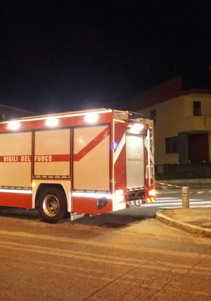 Scoppio in un appartamento, grave un uomo