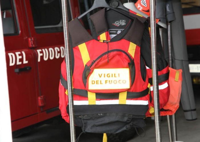 Pescatore 80enne rischia di annegare nel canale di Romagnano