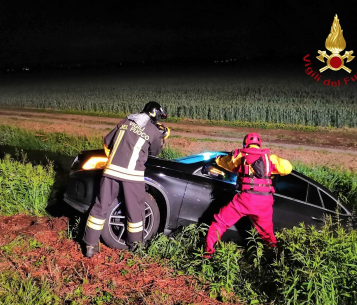Notizie dal Piemonte. Perde il controllo dell'auto e finisce in un fosso