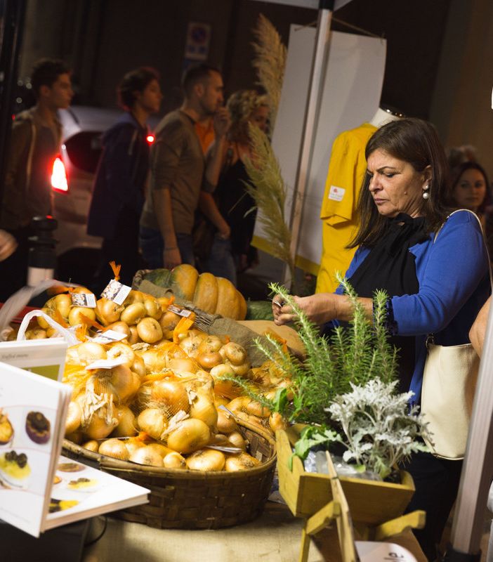 In migliaia a Fontaneto per la Fiera della Cipolla Bionda