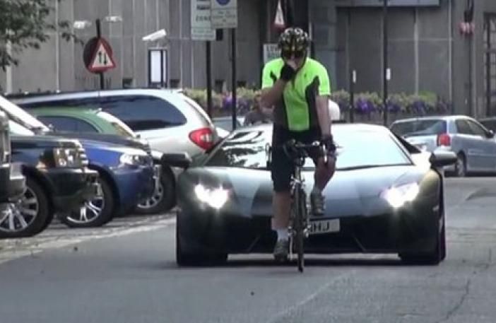 Auto-biciclette: odio e amore. Per il 68% dei cittadini gli indisciplinati sono i ciclisti