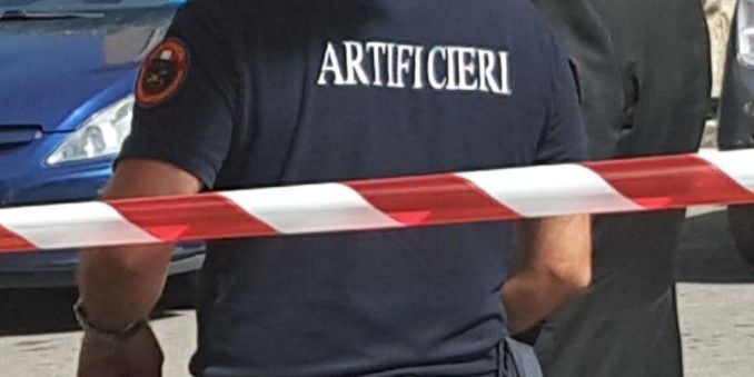 Allarme bomba a Vicolungo: nella scatola sospetta erano contenuti solo alcuni fuochi d’artificio