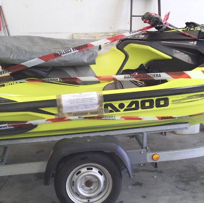 In acquascooter ubriaco va a sbattere contro una barca ormeggiata: mezzo sequestrato e sanzioni per quasi 8mila euro