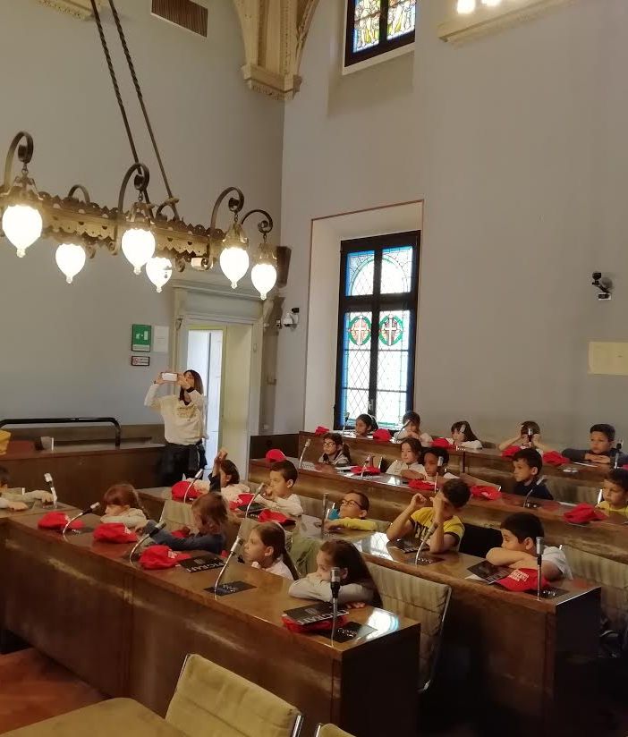 Alla scoperta dell’anagrafe: le classi della “Don Milani” in visita in municipio