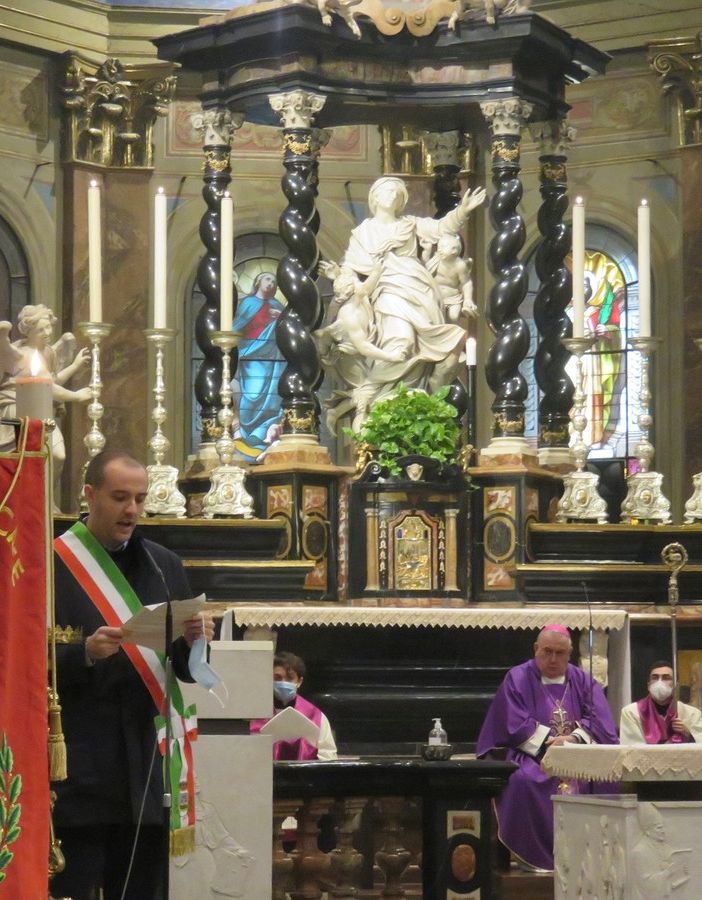 Don Gilio, il saluto del Sindaco di Trecate allo storico arciprete