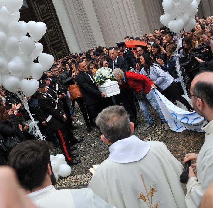A Novara lo straziante addio al piccolo Leonardo