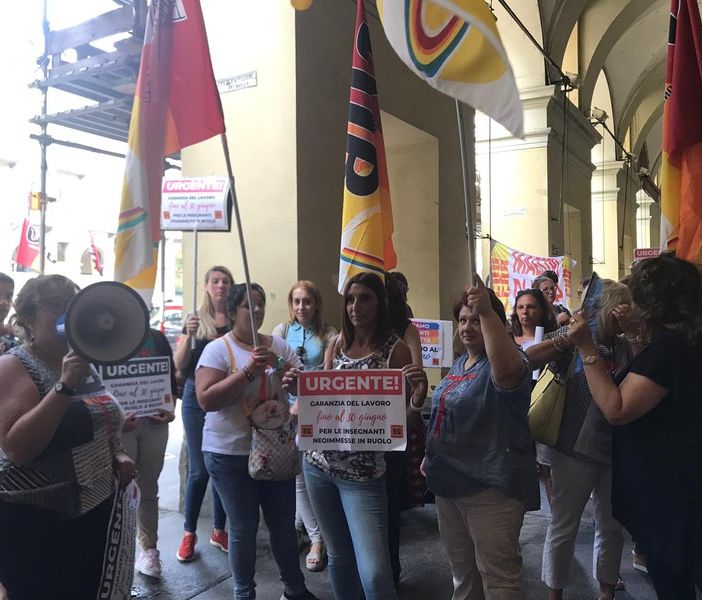Caos scuola, esplode la protesta degli insegnanti precari: “Rischiamo di iniziare l’anno e non finirlo” [FOTO e VIDEO]