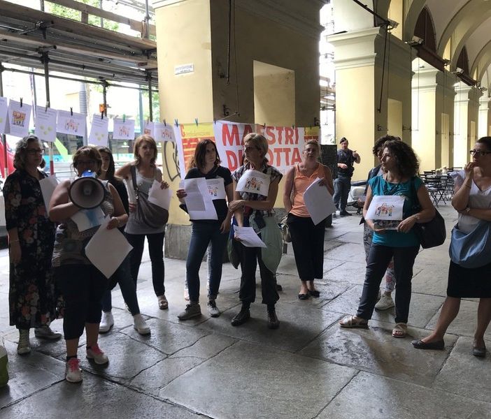 Notizie dal Piemonte. Caos scuole, presidio delle maestre piemontesi: “Sia garantita la continuità didattica per il bene nostro e dei bambini” (FOTO e VIDEO)