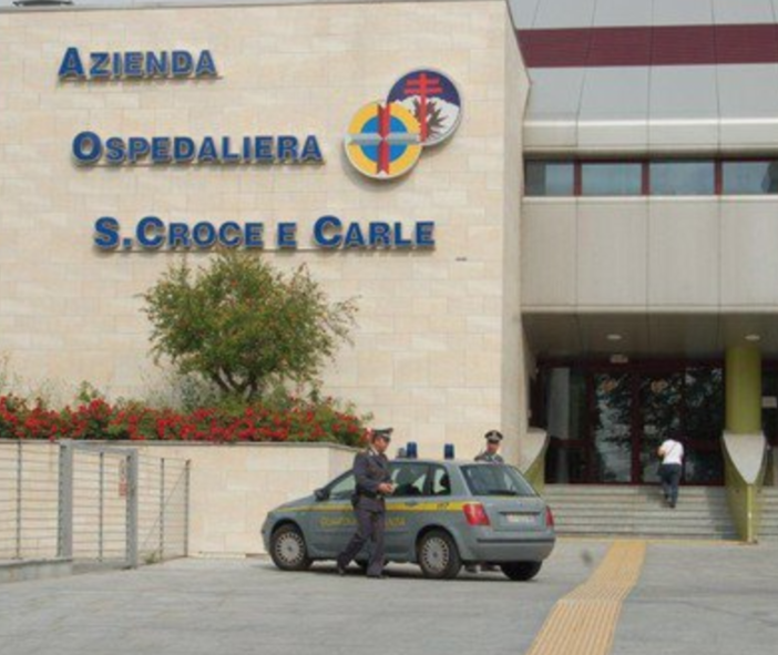 Notizie dal Piemonte. 800mila euro di protesi pagate e sparite: caposala di Cuneo arrestato per truffa