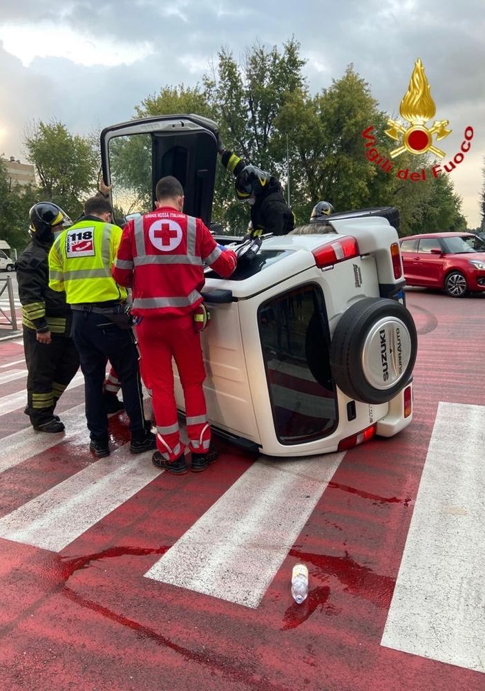Incidente in via Adamello a Novara, un ferito