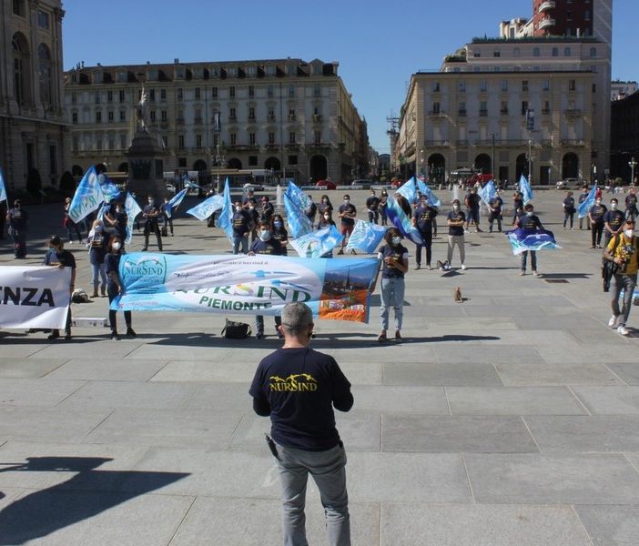 Gli infermieri tornano in piazza: &quot;Un anno dopo, mai più morti per mancata assistenza&quot;