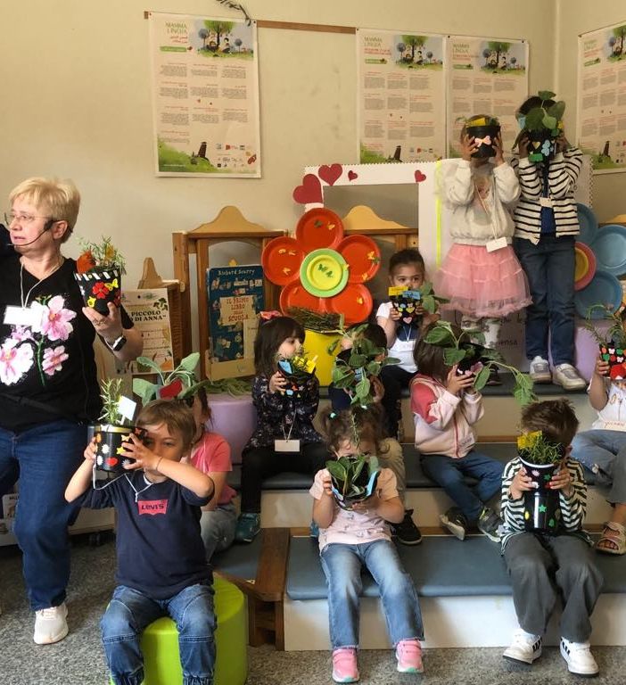 Trecate: bambini apprendisti contadini al laboratorio creativo della Biblioteca Civica