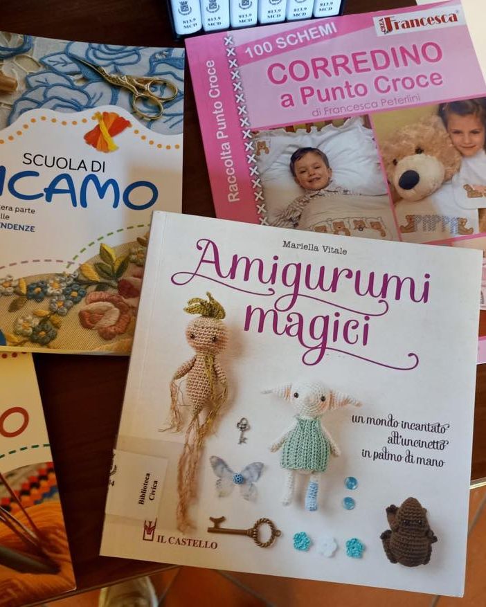Nuovi libri alla biblioteca civica di Trecate dedicati al ricamo e al cucito