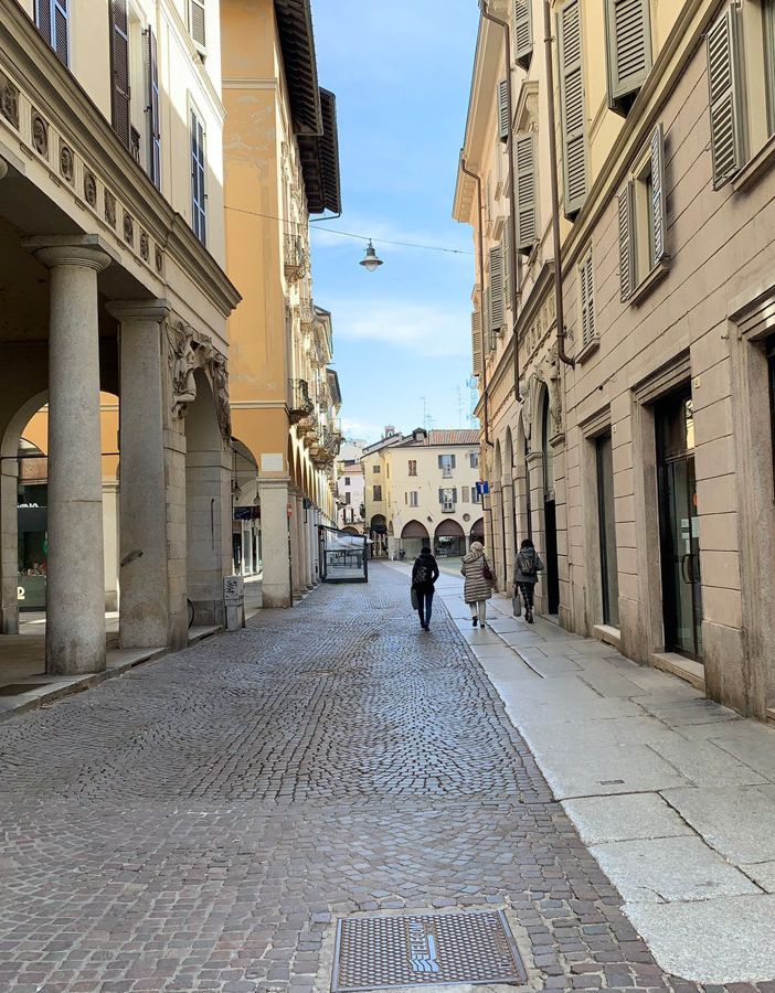 Novara, in centro &quot;sparite&quot; 144 attività commerciali in 10 anni