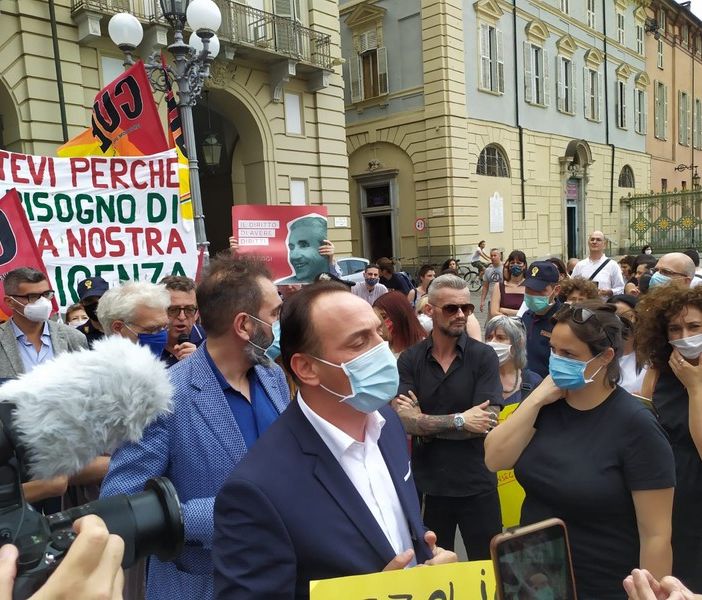 Insegnanti, famiglie, studenti e sindacati uniti per chiedere “Priorità alla scuola”, Cirio: “Azzolina bocciata, siamo dalla stessa parte”