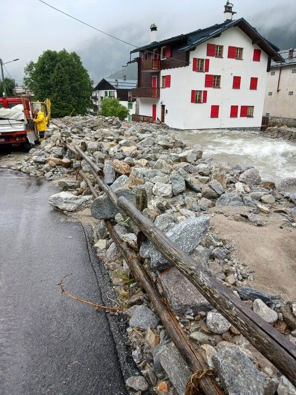 Cronaca nord-ovest. Notte di paura a Macugnaga, esondazioni e allagamenti, ma non ci sono fortunatamente feriti FOTO