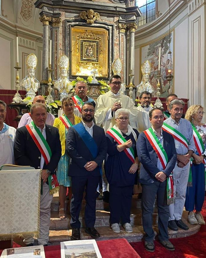 La provincia di Novara rende omaggio alla madonnina della fontana e alla processione del guado