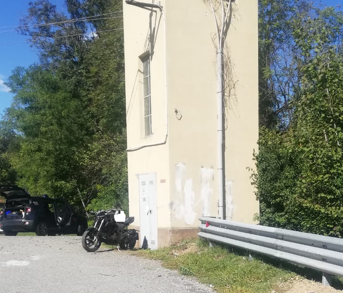 Schianto in moto contro un muro a Sostegno, 59enne in prognosi riservata