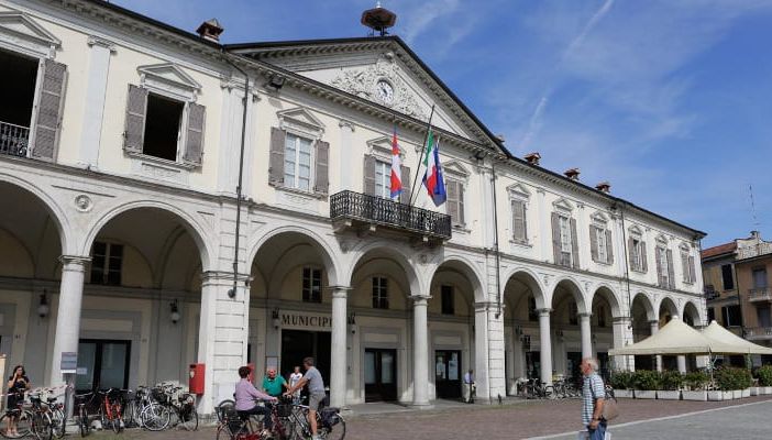 Trecate: in città otto colonnine per la ricarica di veicoli elettrici ibridi