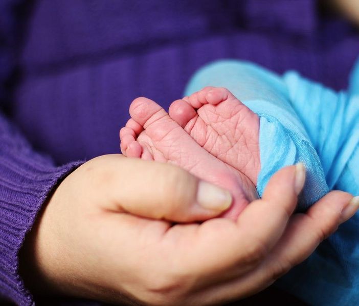 Dal Nord Ovest. Neonato morto soffocato al Pertini: &quot;Troppo poche ostetriche ed infermieri. Errore famiglie fuori dai reparti&quot;